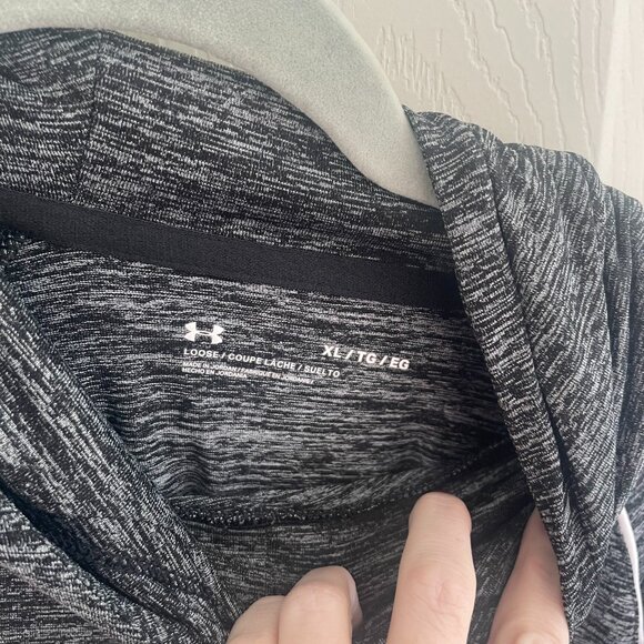Under Armour Hooded Long Sleeve Shirt - Woman's XL - Picture 3 of 3